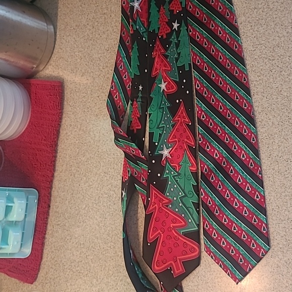 Set of 2 novelty Christmas neckties - Picture 2 of 2